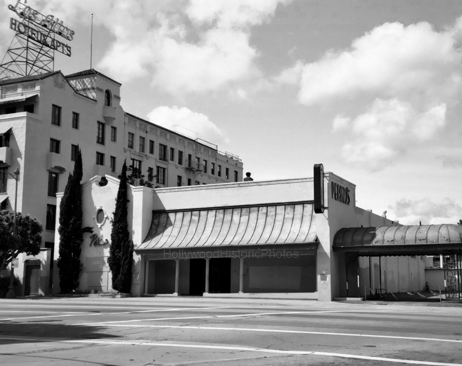 Perinos Restaurant 1983 4101 Wilshire Blvd.jpg